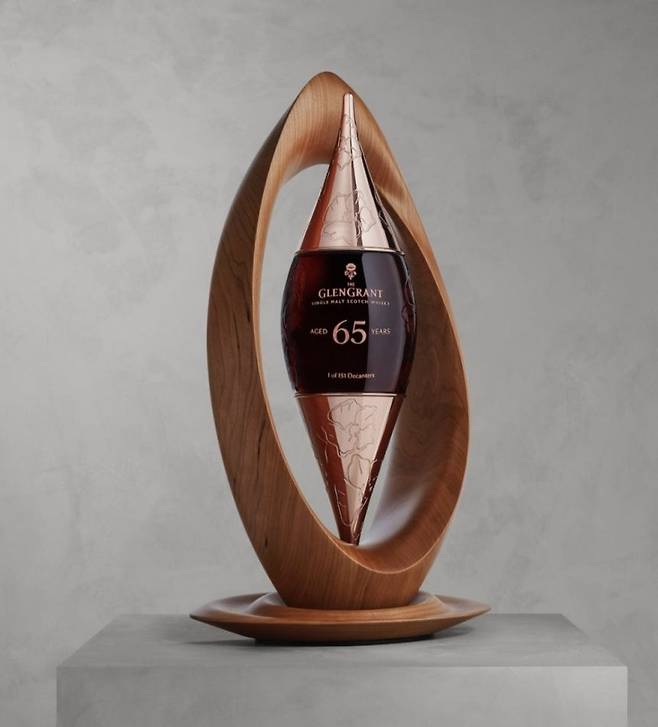 CU가 올 추석 선물로 내놓은 7500만원짜리 하이엔드 위스키 글렌그란트 65년. /CU