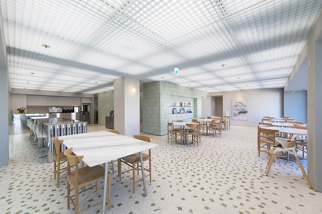 타임 플래그십 매장 4층의 ‘카페 타임’. [사진=한섬]