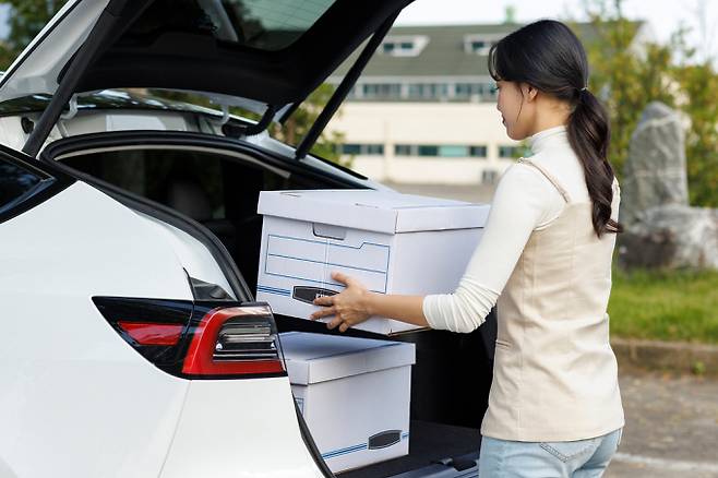 트렁크에 쌓아놓은 불필요한 짐은 그때그때 빼놓는 편이 연비 운전에 이롭다./사진=클립아트코리아