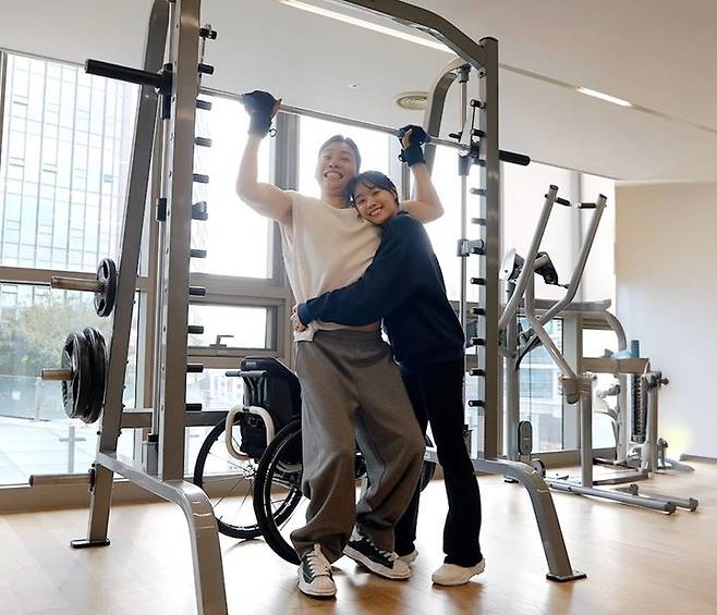 박위(왼쪽), 송지은