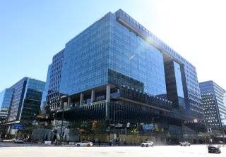 최근 카카오의 앱 체류시간 확대와 광고 영역 확충을 둘러싼 수익화 전략, 그리고 내부 의사결정 문화가 도마에 올랐다. 경기 성남시 판교 카카오 사옥 전경. 동아DB