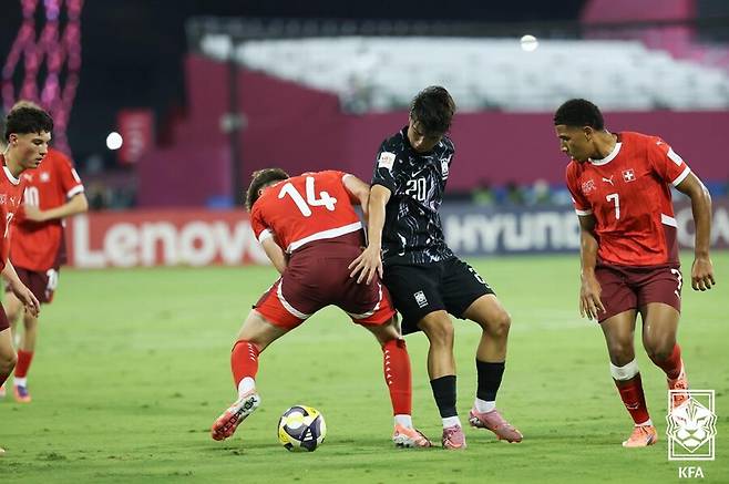 ▲ 한국 U-17 대표팀이 ‘국제축구연맹(FIFA) U-17 월드컵 카타르 2025’ F조 조별리그 2차전에서 스위스와 0-0으로 비겼다 ⓒ대한축구협회