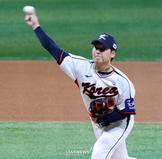대표팀 우완투수 최준용이 8일 오후 서울 고척스카이돔에서 열리는 '2025 NAVER K-BASEBALL SERIES' 한국과 체코의 평가전에서 5회초 등판해 무실점 피칭을 펼치고 있다. /사진=강영조 선임기자