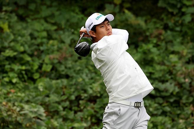 장희민이 4번홀에서 드라이버 티샷을 치고 있다. /사진=KPGA 제공