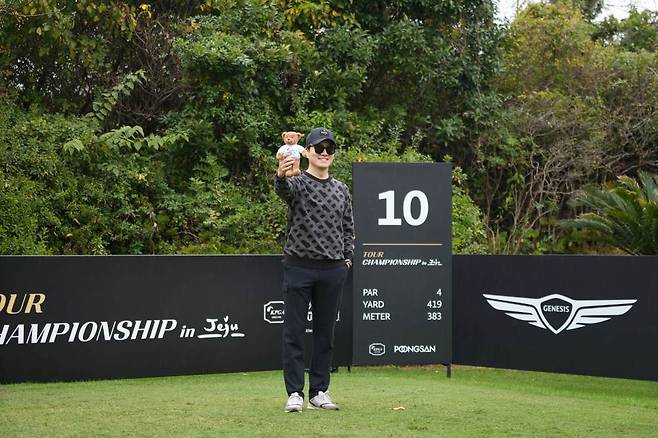 우승팀 일원으로 현장을 찾은 골프 팬 엄주원 씨. /사진=KPGA 제공