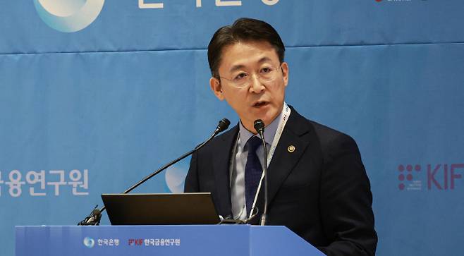 권대영 금융위원회 부위원장이 한 방송에 출연해 빚투를 부추기는 의미로 읽히는 발언을 해 논란을 일으켰다.[사진｜뉴시스]