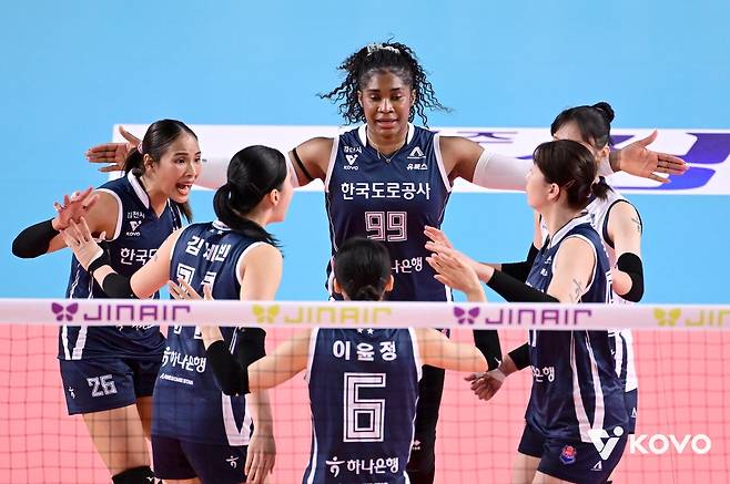 득점 후 기뻐하는 한국도로공사 선수들 [한국배구연맹 제공. 재판매 및 DB 금지]