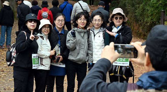 2025 계족산 황톳길 걷기대회를 찾은 참가자들. (사진= 이성희 기자)