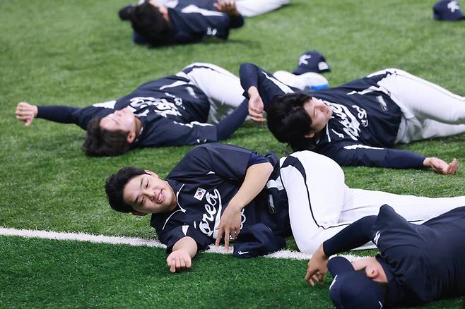 서울 고척스카이돔에서 한국 대표팀 문동주가 훈련하고 있다. 사진 | 연합뉴스