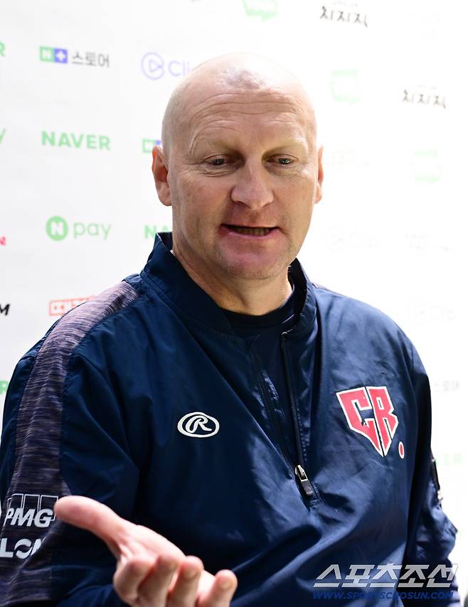 2025 K-BASEBALL SERIES 대한민국과 체코의 평가전이 8일 고척스카이돔에서 열렸다. 파벨 하딤 감독이 인터뷰를 하고 있다. 고척=박재만 기자 pjm@sportschosun.com/2025.11.08/