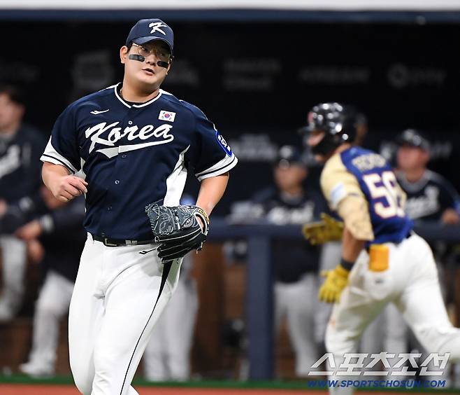 9일 서울 고척스카이돔에서 열린 한국과 체코의 야구대표팀 평가전. 5회말 2사 1, 2루 김서현이 프로콥에게 1타점 적시타를 허용하고  있다. 고척=정재근 기자 cjg@sportschosun.com/2025.11.9/