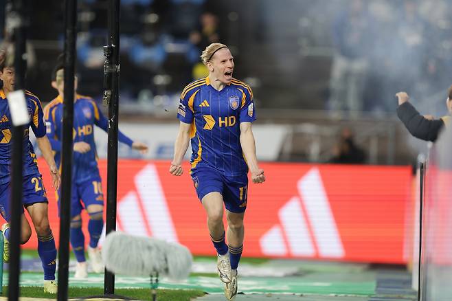 울산문수축구경기장/ K리그1/ 울산HDFC vs 수원FC/ 울산 루빅손 득점/ 골 세레머니/ 사진 김정수