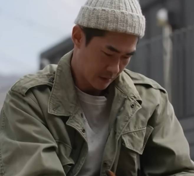 오늘(9일) '미운 우리 새끼'에서는 반려견 벨을 떠나보낸 배정남이 펫로스 증후군을 겪는 모습이 그려진다. 설채현 수의사에게 예상보다 심각한 검사 결과를 받은 배정남을 위해 절친 현봉식이 위로에 나선다. 두 사람은 쇼핑을 하며 유쾌한 시간을 보낸다. 한편, 뮤지컬 '보니 앤 클라이드'의 윤현민은 허경환, 임원희와 함께 표창원 교수를 만나 범죄 심리학을 배우고 실제 사건에 대한 이야기를 나눈다.