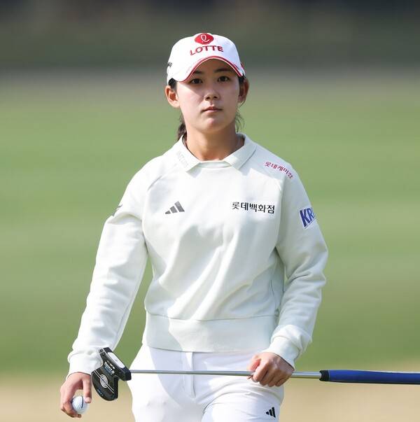 한국여자프로골프(KLPGA) 투어 2025시즌 최종전 대보 하우스디 챔피언십 우승 경쟁에 뛰어든 황유민 프로. 사진제공=KLPGA (사진을 무단으로 사용하지 마십시오.)
