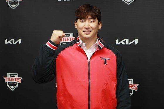 NC 다이노스에서 뛰다 23일 KIA 타이거즈와 6년 총액 150억원에 FA 계약한 나성범. [사진 KIA]