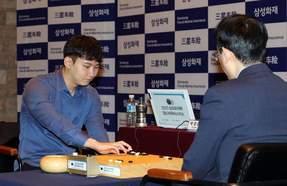 9일 열린 2025 삼성화재배 32강전에서 중국 스웨 9단과 대국 중인 박정환 9단. 박정환 9단은 치열한 공방 끝에 스웨를 상대로 역전승을 거뒀다. 강정현 기자