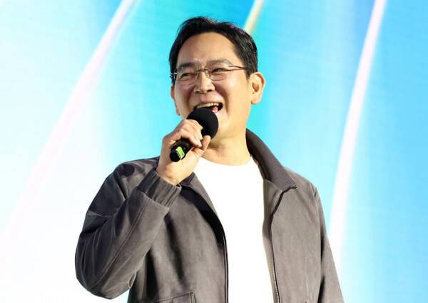 ▲이재용 삼성전자 회장이 10월 30일 서울 코엑스에서 열린 엔비디아의 그래픽카드(GPU) '지포스' 출시 25주년 행사에서 단상에 올라 인사를 하고 있다. 연합뉴스