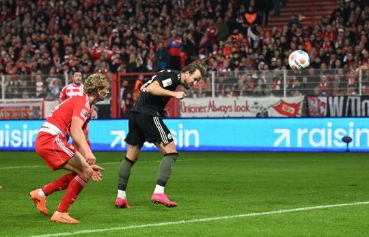 헤더 동점골을 터트리는 바이에른 뮌헨의 해리 케인. 사진[로이터=연합뉴스]