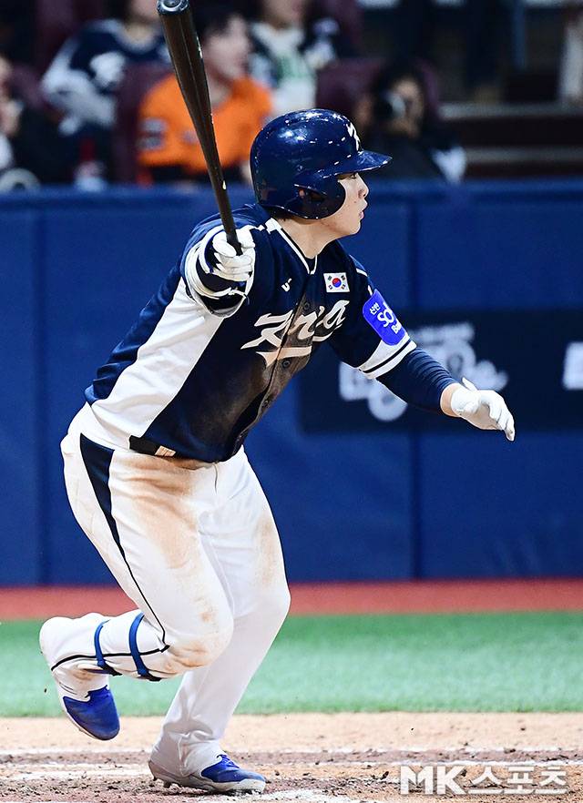 9일 오후 서울 고척스카이돔에서 ‘2025 NAVER K-BASEBALL SERIES’ 한국과 체코의 평가전이 열렸다. 6회초 2사 만루에서 대표팀 문현빈이 2타점 적시타를 치고 있다. 사진(고척 서울)=김영구 기자