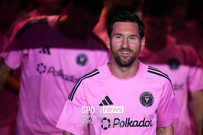 ▲ MLS는 꿈의 결승을 그린다. 동부의 메시와 서부의 손흥민이 MLS컵 최종 우승 결정전에서 맞붙는 시나리오다. 리그 사무국 입장에서는 이보다 완벽한 흥행 대진은 없다. 손흥민과 메시 모두 8강에 오르면서 MLS 전체가 기다리는 충돌이 다가오고 있다.