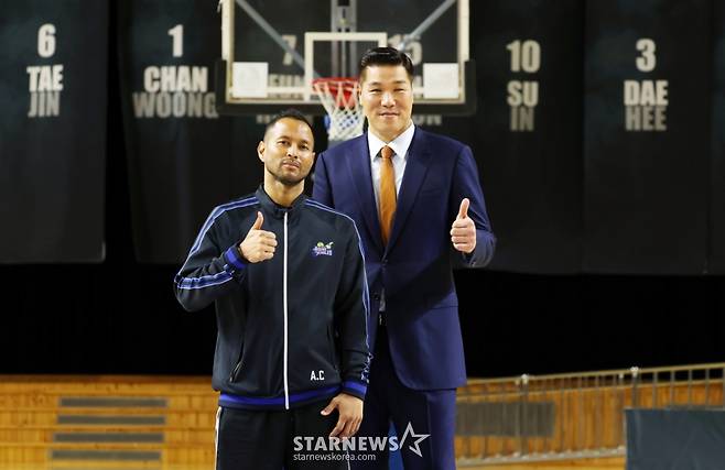 SBS '열혈농구단' 왼쪽부터 감독 서장훈, 코치 전태풍 /사진=김휘선 기자 hwijpg@