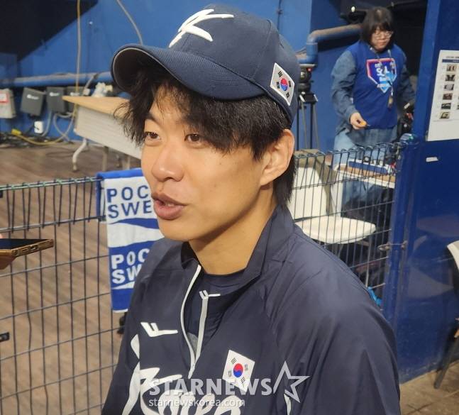 송성문이 9일 체코와 두 번째 평가전에 앞서 취재진과 인터뷰를 하고 있다. /사진=안호근 기자