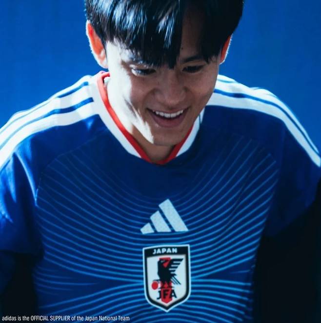 쿠보 다케후사가 새로운 일본 대표팀 유니폼을 입은 모습. /사진=아디다스 제공
