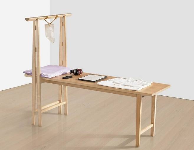 마리나 아브라모비치 작 '실제 사용을 위한 정물 침대가 있는 방 2013'