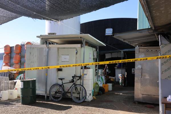 지난 9일 작업자 3명이 숨진 고성의 한 육상양식장. 연합뉴스