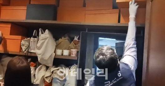 고액상습체납자에 대한 합동수색을 벌이고 있는 국세청과 지자체(사진=국세청)