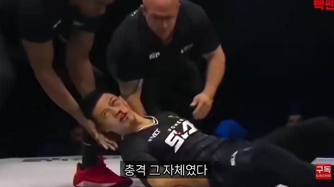 중국 유명 전통 무술 '통배권(通背拳)'의 7대 계승자가 '파워 슬랩' 대회에서 카자흐스탄 상대 선수에게 패배했다. 출처=유튜브 채널 '빡센'