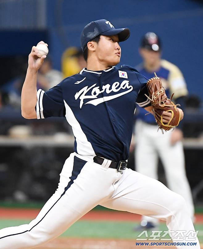 9일 서울 고척스카이돔에서 열린 한국과 체코의 야구대표팀 평가전. 5회말 등판한 정우주가 투구하고 있다. 고척=정재근 기자 cjg@sportschosun.com/2025.11.9/