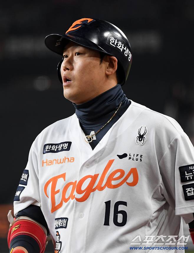 31일 대전 한화생명볼파크에서 열린 한국시리즈 5차전 한화 이글스와 LG 트윈스의 경기. 7회말 무사 1루 한화 하주석이 병살타를 치고 있다. 대전=박재만 기자 pjm@sportschosun.com/2025.10.31/