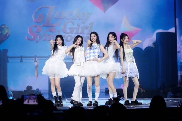 걸그룹 아일릿이 팬콘서트 앙코르 공연에서 신보에 대해 "이번 공연에 저희의 귀여움을 꾹꾹 눌러 담았는데 이제 귀엽다는 말은 금지다. 싱글 1집 많은 기대 부탁드린다"고 말했다. /빌리프랩