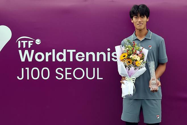 홍종문배 남자단식 우승 조세혁. 테니스코리아