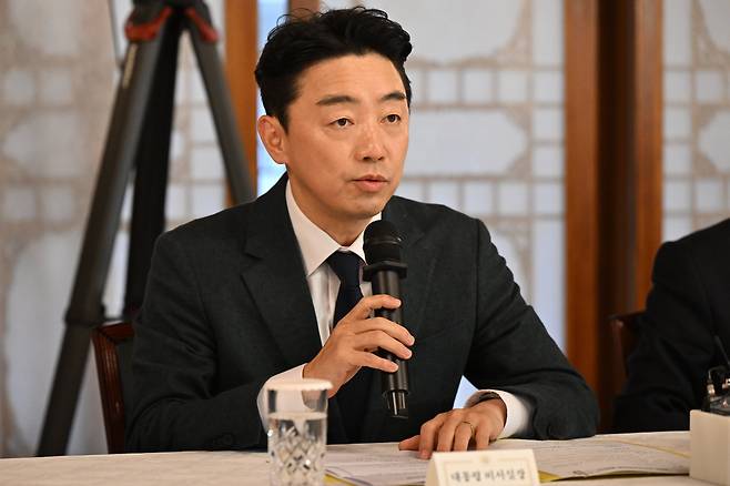 강훈식 대통령비서실장이 9일 서울 종로구 총리공관에서 열린 고위당정협의회에 참석해 발언하고 있다. /뉴스1