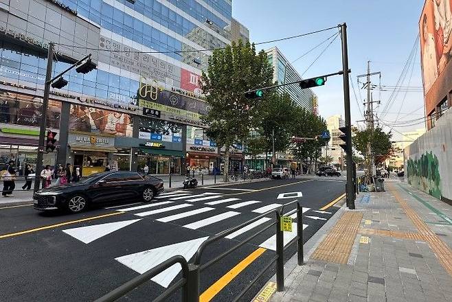 성수역 2번 출입구 앞 횡단보도 모습ⓒ성동구 제공