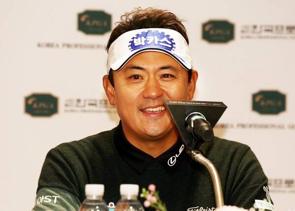 2025년 한국프로골프(KPGA) 투어 시즌 최종전 'KPGA 투어챔피언십 인 제주' 우승을 차지한 박상현 프로가 우승 인터뷰 하는 모습이다. 사진제공=KPGA (사진을 무단으로 사용하지 마십시오.)