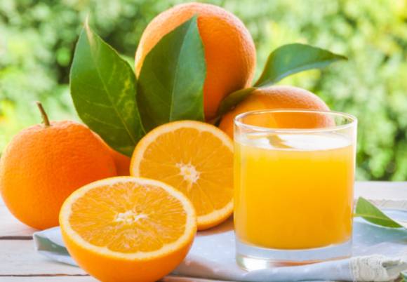 오렌지 주스는 체중에 따라 다른 건강 효과를 준다. 사진은 오렌지 주스. [사진=Organic Facts]