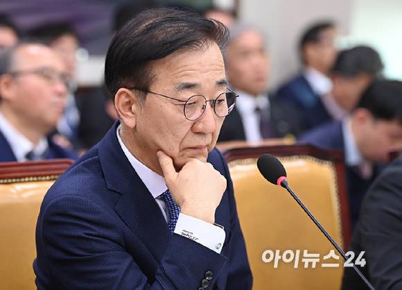 김윤덕 국토교통부 장관이 29일 오전 서울 여의도 국회 국토교통위원회에서 열린 국토교통부 등에 대한 국정감사에서 질의를 경청하고 있다. [사진=곽영래 기자]