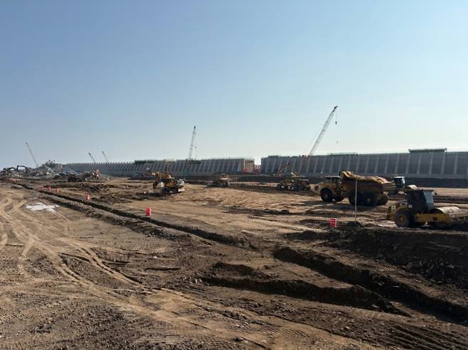 활주로 매립이 한창인 울릉공항 건설현장의 모습. /사진=김효정 기자