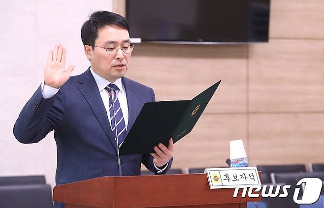 이헌욱 경기도시공사 사장 후보자가 지난 2019년 경기도의회 도덕성검증위원회의 인사청문에 출석했다.2019.02.14/(C) 뉴스1
