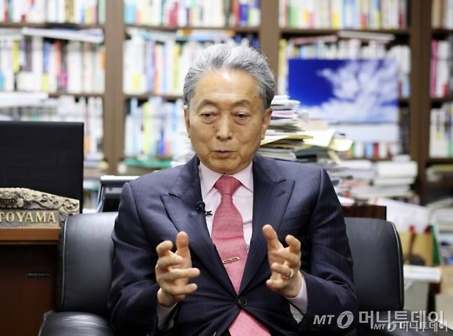 하토야마 유키오 전 일본총리 지난 5일 일본 도쿄도 치요다구 나가타초 주젠빌딩 사무실에서 백용호 머니투데이 상임고문(글로벌코리아인사이츠 이사장)과의 대담에서 답변하고 있다./사진=(도쿄) 김창현 기자 chmt@