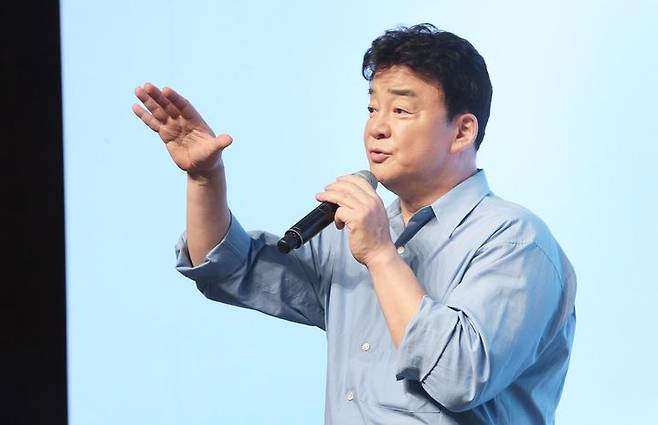 [서울=뉴시스] 백종원 더본코리아 대표가 서울 중구 장충동에서 열린 더본코리아 TBK(The Born Korea) 글로벌 B2B 소스 론칭 기자간담회에서 발표하고 있다. (사진=더본코리아 제공) 2025.09.03. photo@newsis.com *재판매 및 DB 금지