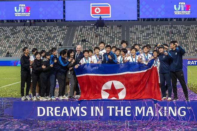 ▲ 북한 여자축구가 연령별 월드컵을 석권했다. 2023년 콜롬비아에서 열린 U-20 여자 월드컵에서 7전 전승으로 8년 만에 챔피언에 올랐던 북한은 U-17 단계에서도 2023년과 2025년 여자 월드컵을 연거푸 우승했다. ⓒ 연합뉴스/EPA