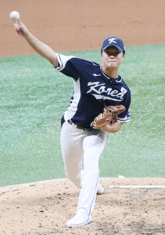 정우주가 역투를 펼치고 있다. /사진=김진경 대기자