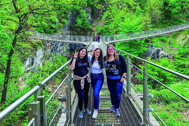 ▲도덕산 출렁다리&nbsp;/사진제공=광명시&nbsp;