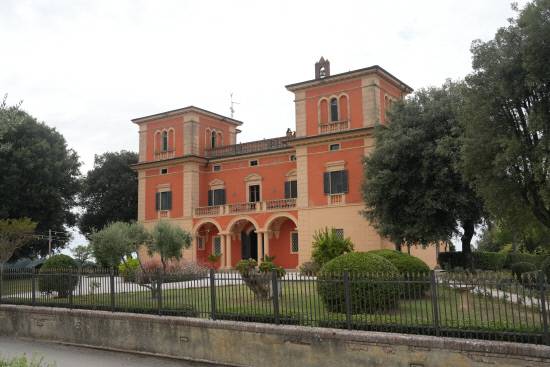 빌라 레나의 중심이 되는 19세기 저택. 이곳에 레지던시를 운영하는 빌라 레나 재단 사무실과 입주 예술가 숙박 공간이 자리잡고 있다. 백지영기자