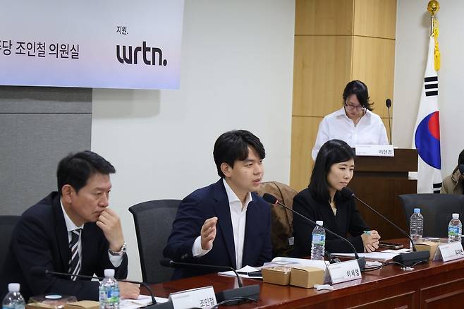 11일 국회 의원회관에서 조인철 더불어민주당 의원이 주재한 'K-인공지능(AI) 리터러시 미래교육포럼'에서 발표를 진행하는 이세영 뤼튼데크놀로지스 대표.(뤼튼 제공)