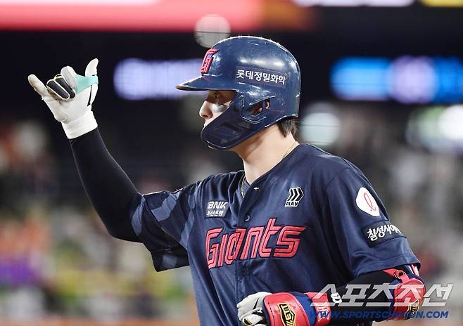 14일 대전 한화생명 볼파크에서 열린 한화와 롯데의 경기. 8회초 역전을 만드는 1타점 적시타 날린 윤동희. 대전=송정헌 기자songs@sportschosun.com/2025.08.14/